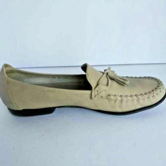 Cole Haan Leather Tassel Loafers Moc Toe Ivory Bei - Picture 2 of 6